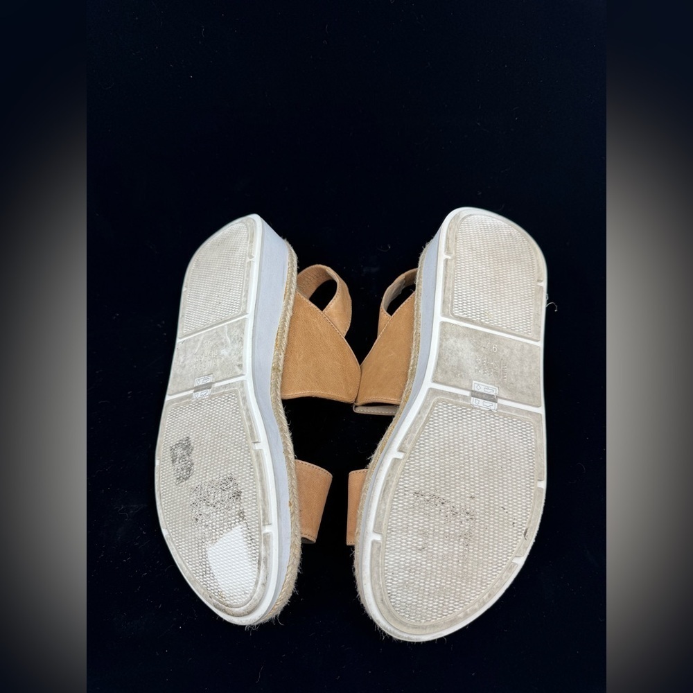 Eileen Fisher Camel Leather Sandals - Picture 4 of 6